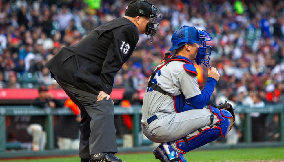 Seattle Mariners Sign Veteran Infielder Donovan Solano